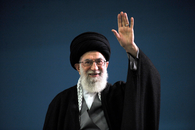 تصویری از رهبر معظم انقلاب در لباس احرام