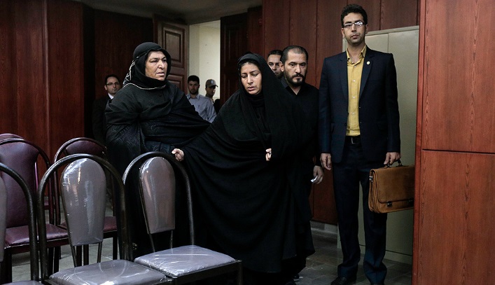 دادگاه قاتل آتنا اصلانی غیر علنی برگزار می&zwnj;شود / پدر آتنا اصلانی: قاتل دخترم در ملاعام اعدام شود