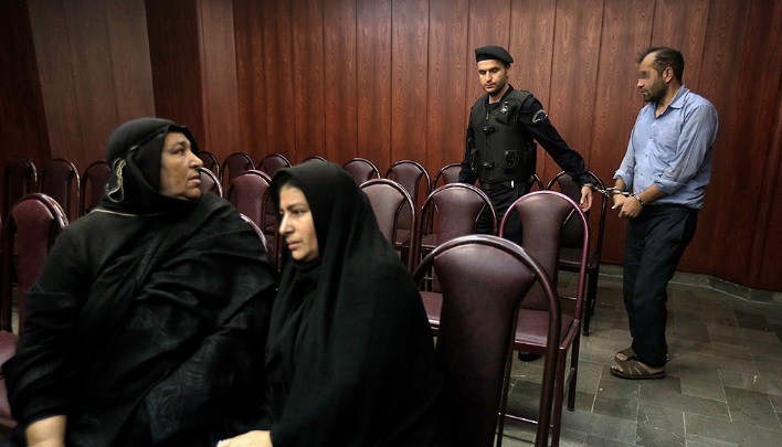 دادگاه قاتل آتنا اصلانی غیر علنی برگزار می&zwnj;شود / پدر آتنا اصلانی: قاتل دخترم در ملاعام اعدام شود