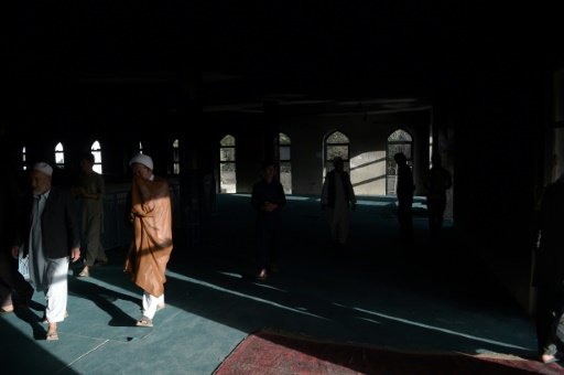 خاک سپاری قربانیان حمله تروریستی مسجد امام زمان کابل/ خشم مردم از تاخیر یک و نیم ساعته نیروهای امنیتی