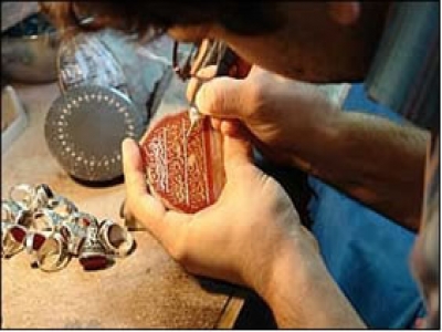 اهدای گواهی درجه‌ دو هنری به یک هنرمند قزوینی