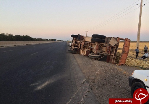 یک مصدوم در واژگونی کامیون