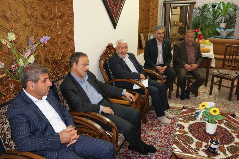 دیدار استاندار کرمان با خانواده شهدای کارمند
