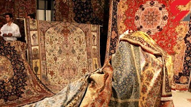 وقتی مسئولان نمایشگاه فرش سرقت از غرفه داران را انکار می کنند + فیلم