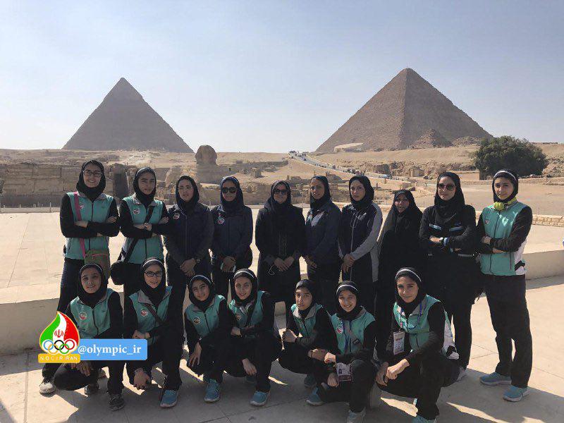 عکس یادگاری ملی پوشان تکواندوی ایران کنار اهرام ثلاثه مصر