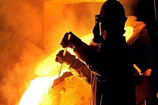 بازگشت به کار کارگران اخراج شده فولاد کویر آران و بیدگل