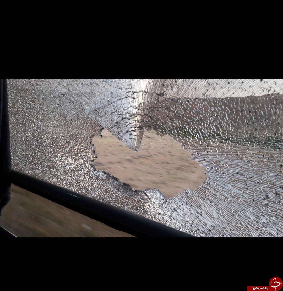 خسارت ناشی از پرتاب سنگ به سمت قطار + تصاویر