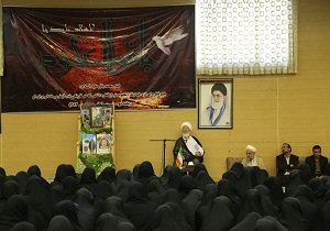 امام جمعه یزد در دیدار با دانش‌پژوهان و اساتید دوره‌های مهدویت /دشمن امروز پایه‌های نظام اسلامی و کانون خانواده را هدف قرار داده است