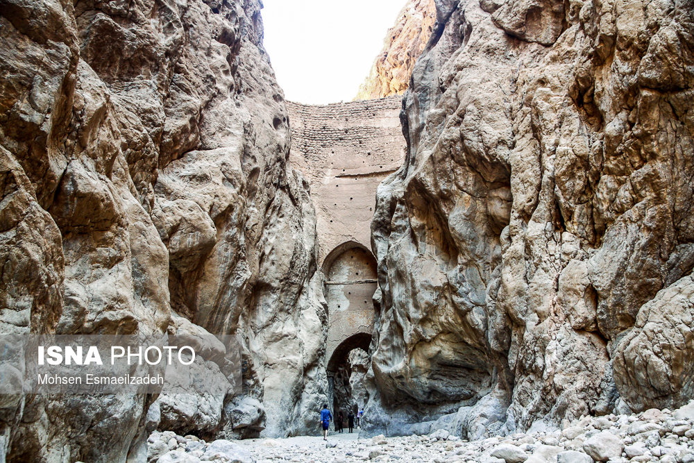 چشمه&zwnj;ی آبگرم در دل کویر+تصاویر
