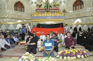 گل‌آرایی حرم امامزاده «آقاعلی عباس» به یاد مدافعان حرم
