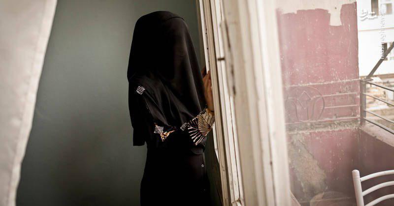 زنی که برای جوانان داعشی سنگ تمام می&zwnj;گذارد