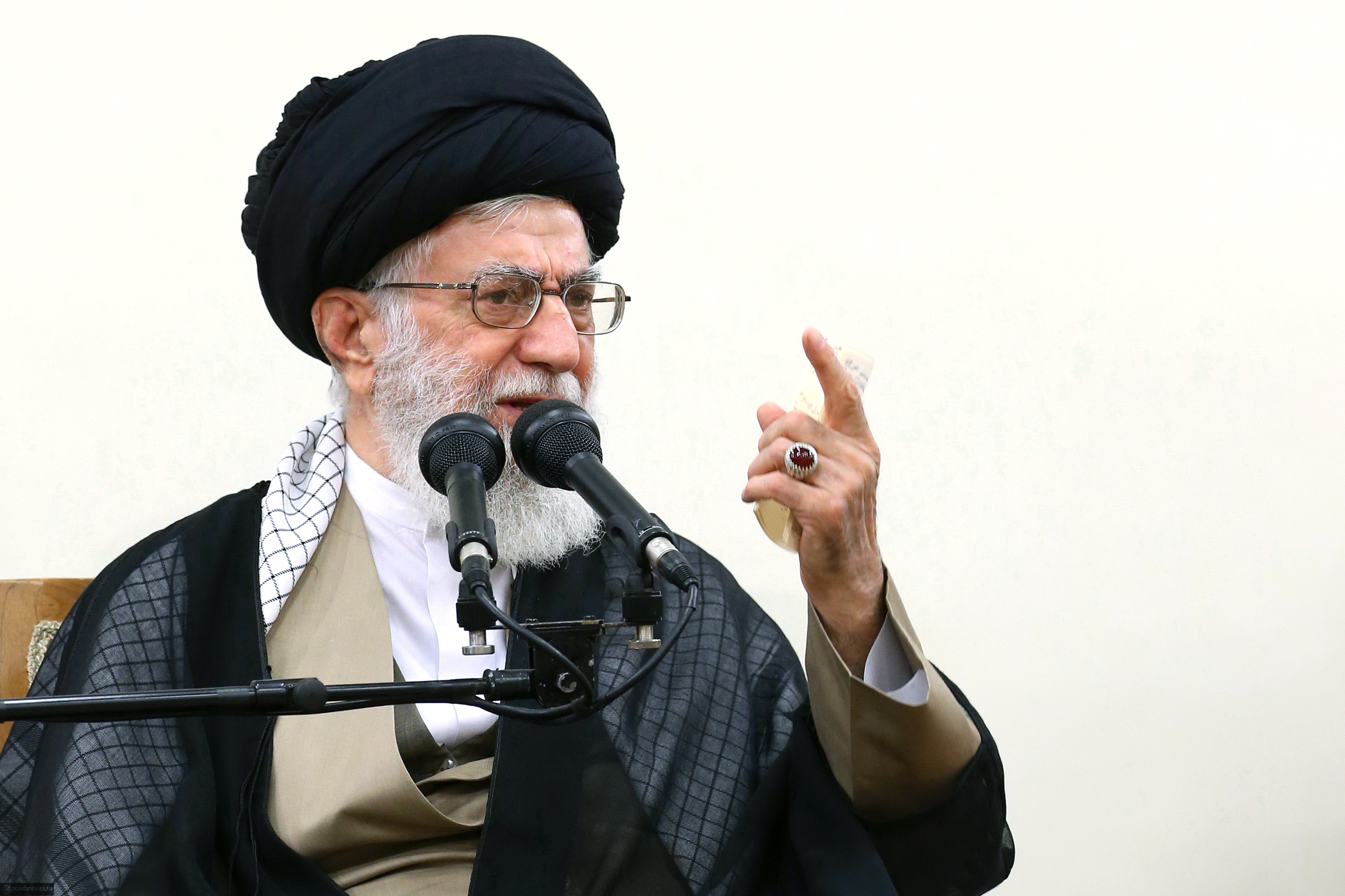 بازخوانی بیانات رهبری در دیدار با دولت&zwnj;های هفتم و هشتم
