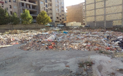 انباشت نخاله ساختمانی در خیابان‌های رودهن! + فیلم