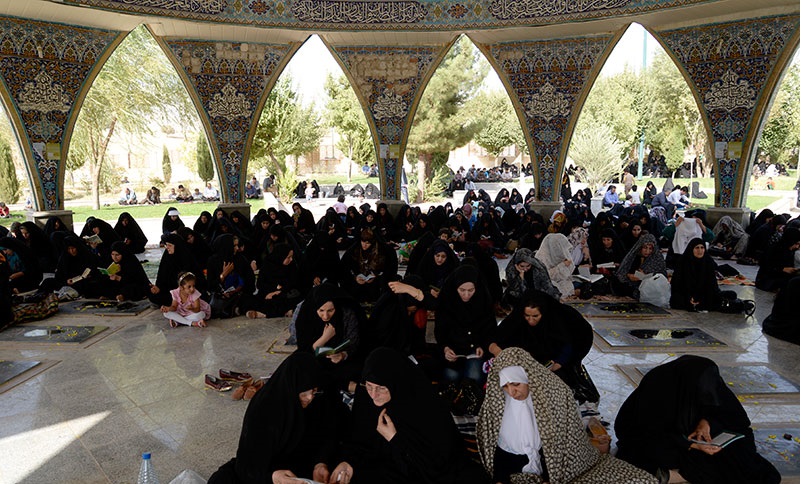 نوای عرفه در ایلام طنین اندازشد