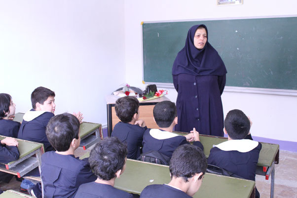 ادعای جوانگرایی آموزش وپرورشی&zwnj;ها با بکارگیری نیرو&zwnj;های بازنشسته