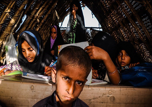 توزیع ۱۰۰۰ بسته کمک آموزشی توسط سپاه میان دانش‌آموزان محروم سیستانی