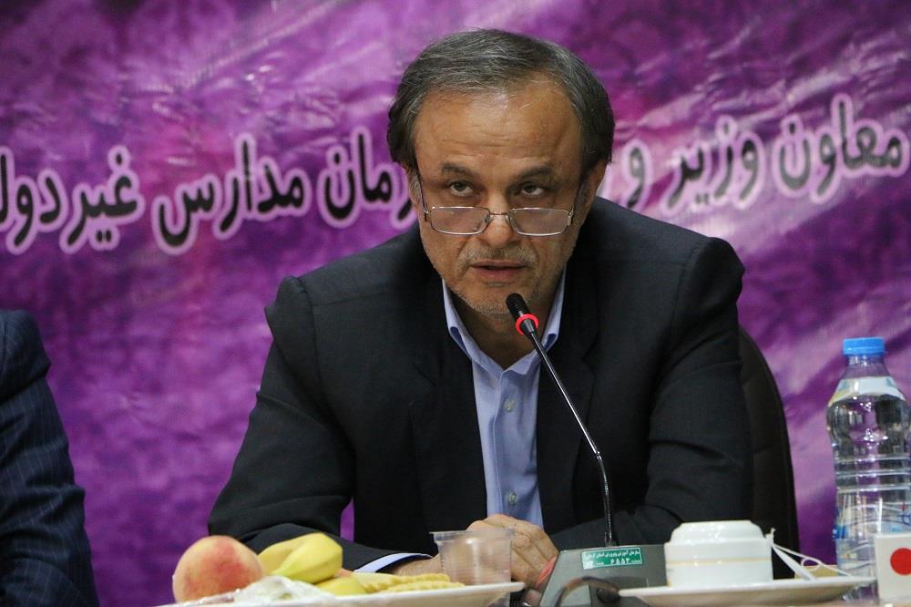 مدارس از جنبه آموزشیِ صرف خارج شوند