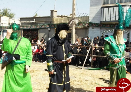 مراسم شبیه خوانی در شهرستان خوی برگزار شد/اقامه نماز ظهر عاشورا به یاد آخرین نماز سید الشهدا (ع) در ارومیه /استان آذربایجان غربی در عزای سیدالشهدا (ع) غرق در ماتم شد