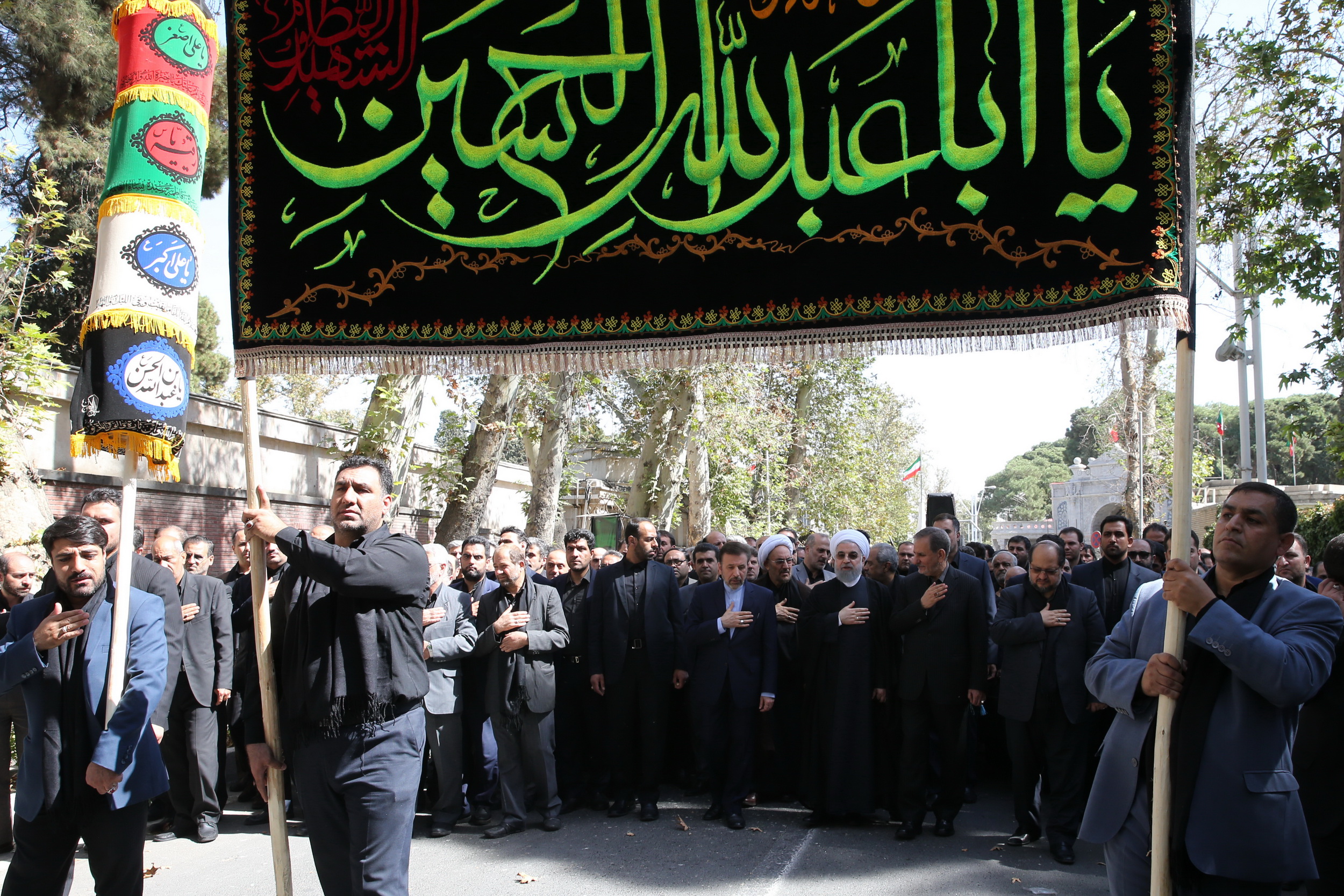 حضور رئیس جمهور در جمع عزاداران نهاد ریاست جمهوری