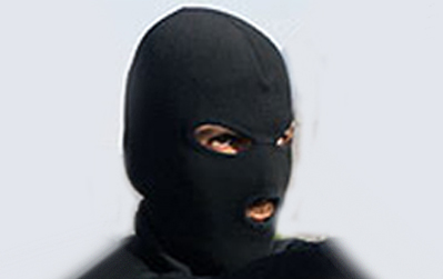 اقدام بی شرمانه سارق جوان هنگام سرقت کیف زن سالخورده+فیلم