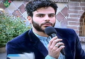 مصاحبه با خواننده پاپی که در بیت رهبری مداحی کرد
