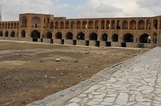 کاهش بارندگی‌ها عامل فقط ۲۰ درصد خشکی زاینده‌رود است