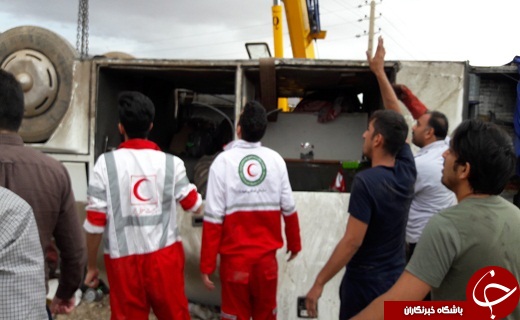 واژگونی اتوبوس در جاده گرمسار حادثه آفرید + تصاویر