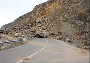 ریزش کوه در محور کندوان 5 مصدوم بر جای گذاشت