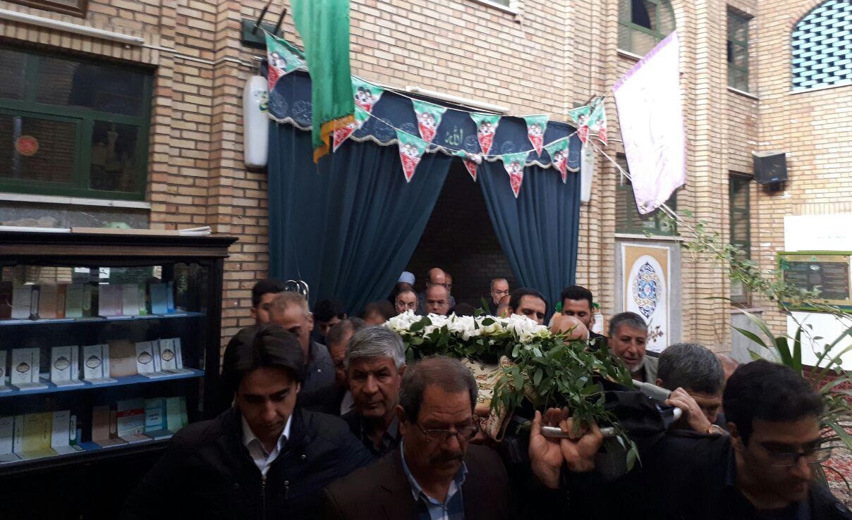 مراسم تشییع مادر حسین کمالی برگزار شد