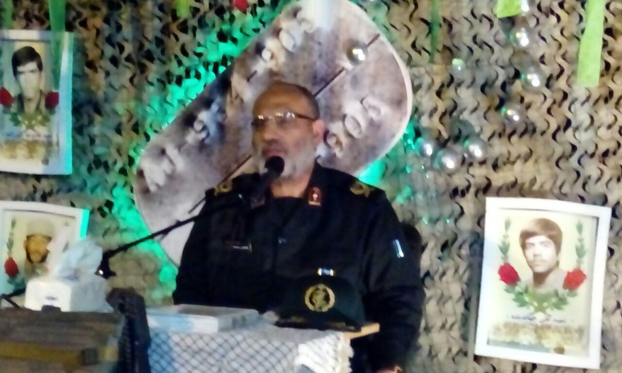 متحجرین امروز در مقابل رهبری و انقلاب ایستاده اند