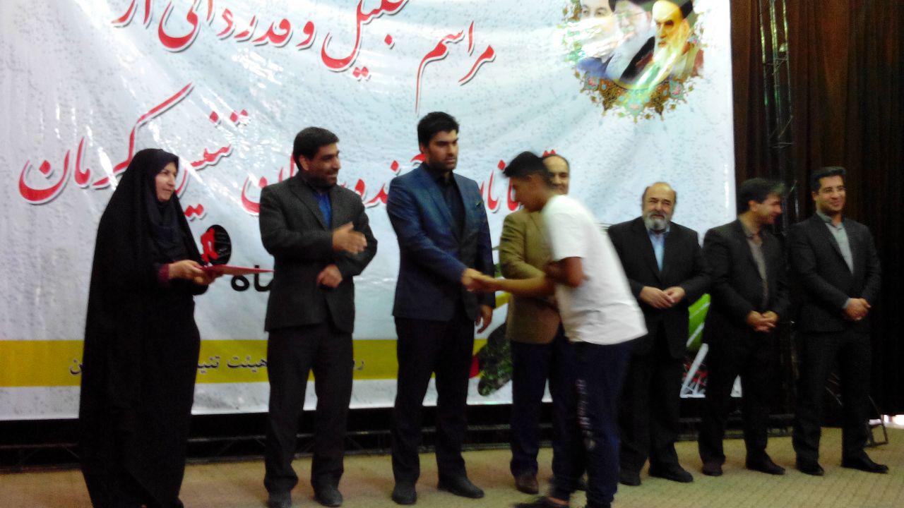 تجلیل از قهرمانان و آینده سازان تنیس استان کرمان + تصاویر