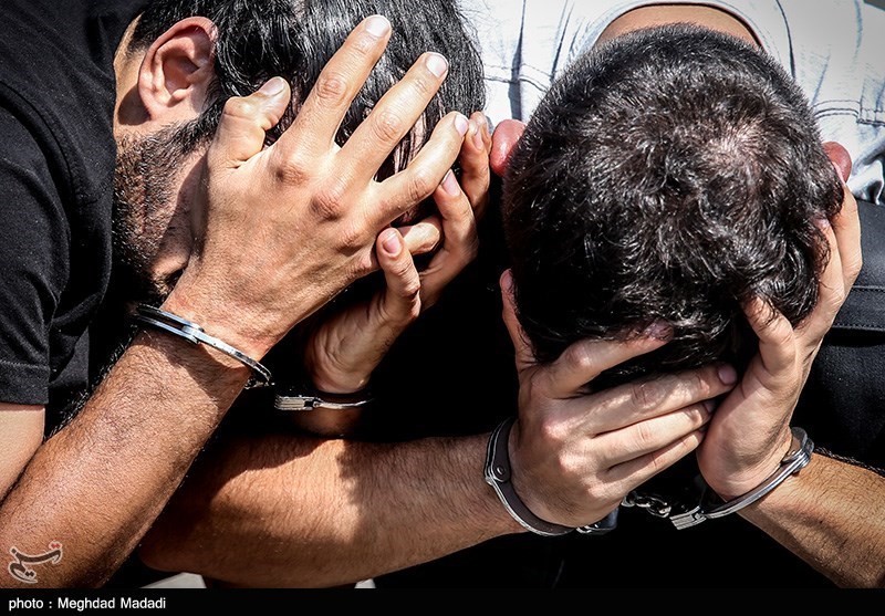 توزیع مشروبات الکلی در بطری &laquo;دلستر&raquo; + عکس