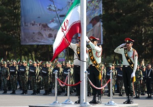 صبحگاه مشترک نیروهای نظامی و انتظامی در اردبیل