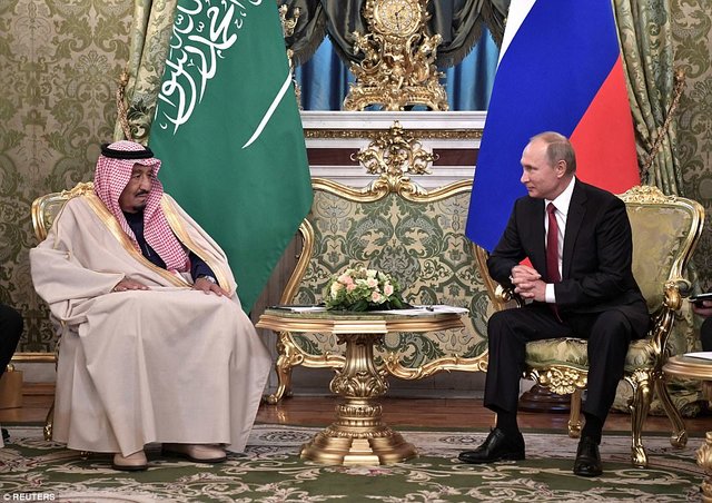 ریخت و پاش ملک سلمان در سفر به مسکو/ از پله برقی طلایی پادشاه تا 1500 همراه+تصاویر