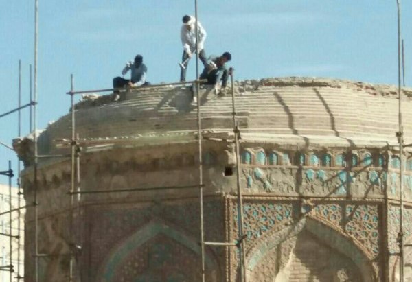 کلاهی که بر سر گنبد کبود مراغه رفت/ از تجاوز به حریم تا بارگذاری غیر اصولی!