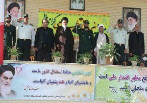 صبحگاه مشترک نیروهای نظامی و انتظامی در شهرستان بافق برگزار شد