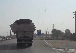 حمل بار به صورت خطرناک و عجیب + فیلم