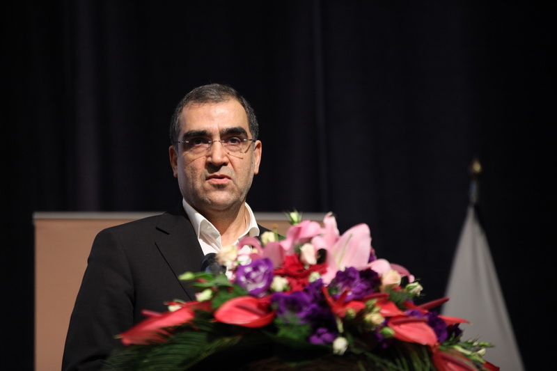 نه نمی&zwnj;گوییم، چون دوست داریم پشت تریبون برایمان کف بزنند