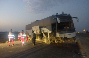 سانحه خارج شدن اتوبوس از جاده در محور ابرکوه به دهشیر