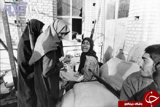 ناگفته هایی از تنها زن مسلح در روزهای ابتدایی جنگ +تصاویر ناگفته هایی از تنها زن مسلح در روزهای ابتدایی جنگ +تصاویر