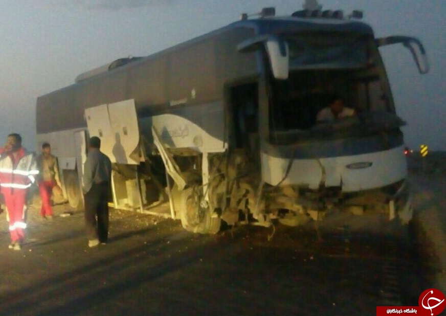 سانحه خارج شدن اتوبوس از جاده + تصاویر