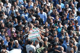 تشییع پیکر پدر دو شهید در چادگان