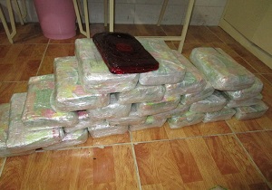 توقیف سواری پژو پارس با 275 کیلو حشیش در عملیات پلیس مهریز