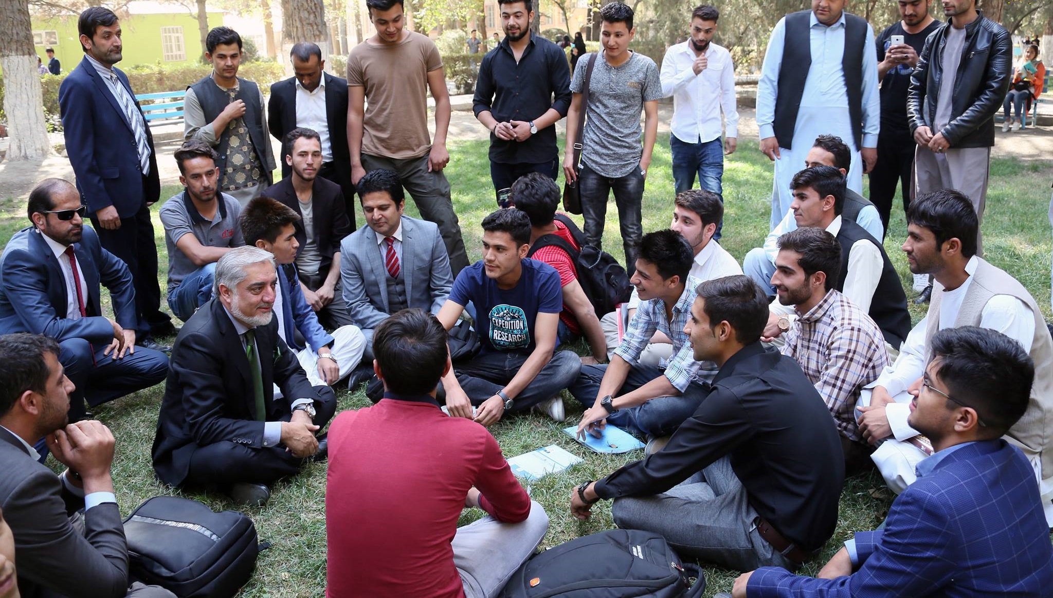 گزارش تصویری از دیدار صمیمانه &laquo;عبدالله&raquo; با دانشجویان دانشگاه کابل