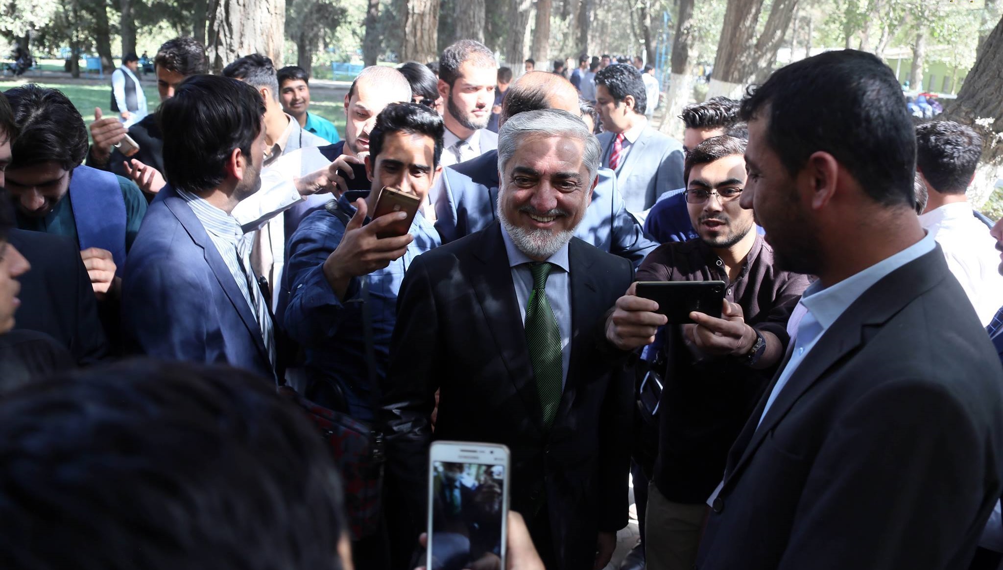 گزارش تصویری از دیدار صمیمانه &laquo;عبدالله&raquo; با دانشجویان دانشگاه کابل