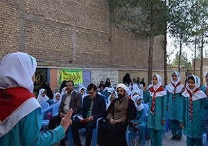 زنگ مهر عاطفه‌ها در مدارس ابرکوه به صدا درآمد