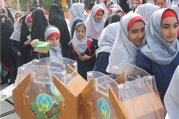 جشن عاطفه&zwnj;ها در ۸۰۰ مدرسه استان بوشهر برگزار شد