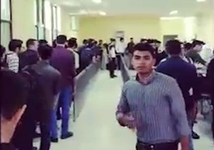 صف طولانی دانشجویان برای دریافت غذا! + فیلم