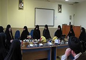 «جایگاه زن و خانواده در حیات طیبه» بررسی می شود