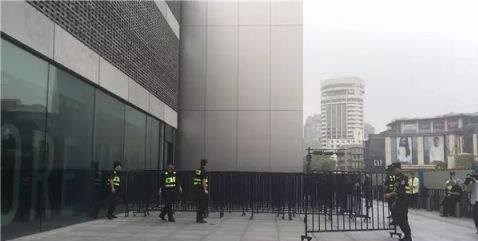 اپل در نخستین روز عرضه آیفون۸ شرمنده شد + تصاویر اپل در نخستین روز عرضه آیفون۸ شرمنده شد + تصاویر